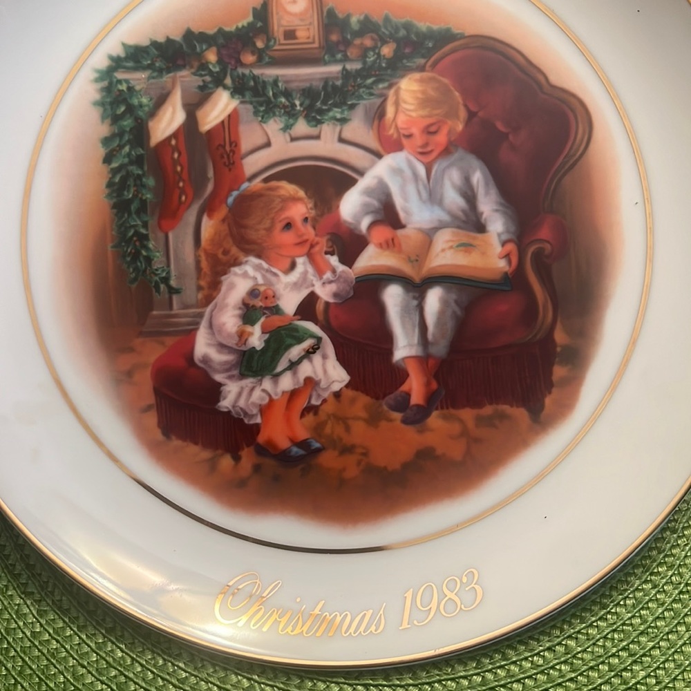 Wedgewood 1983 Christmas plate